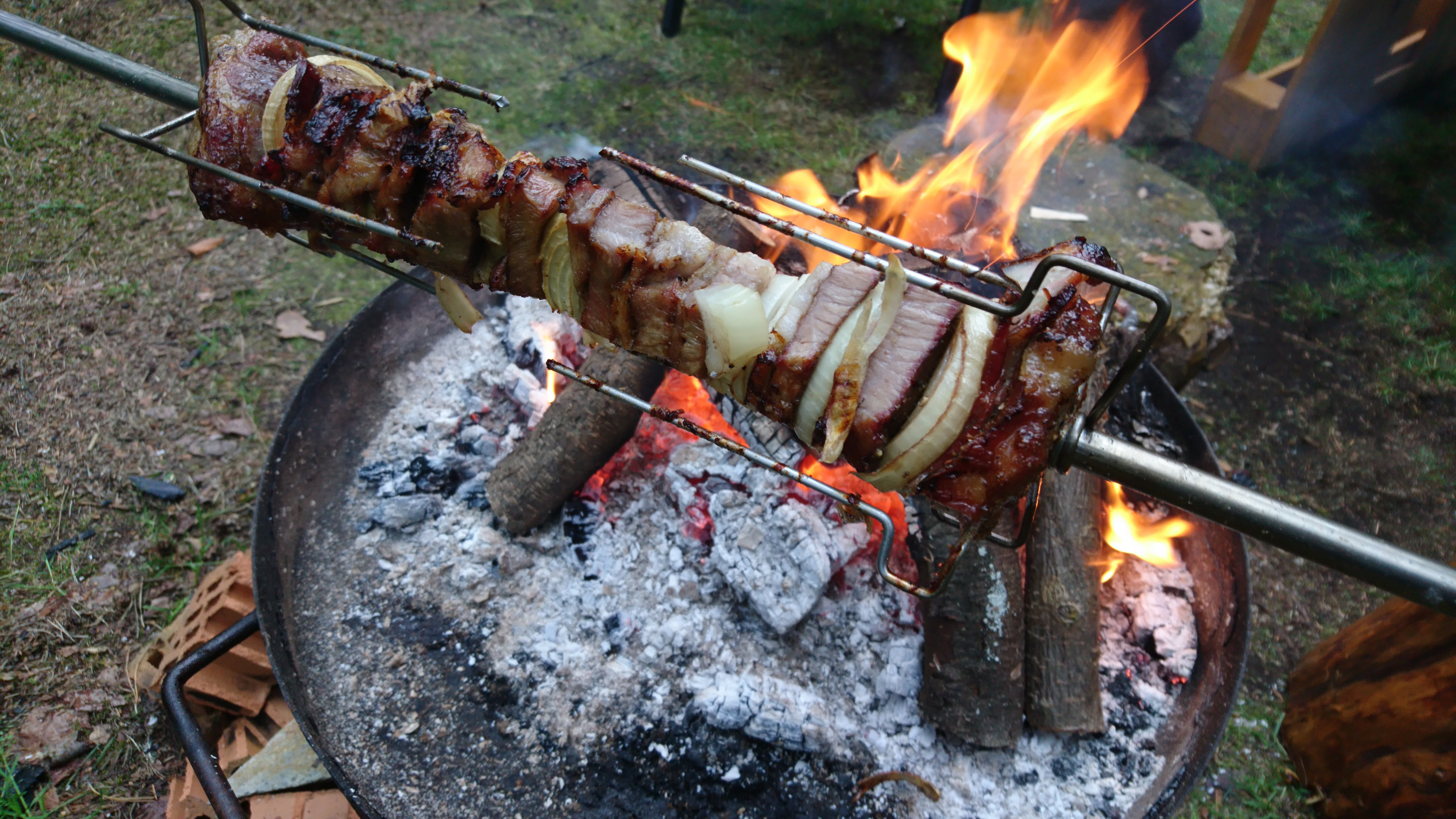 Drehspieß mit Gyrosbestückung