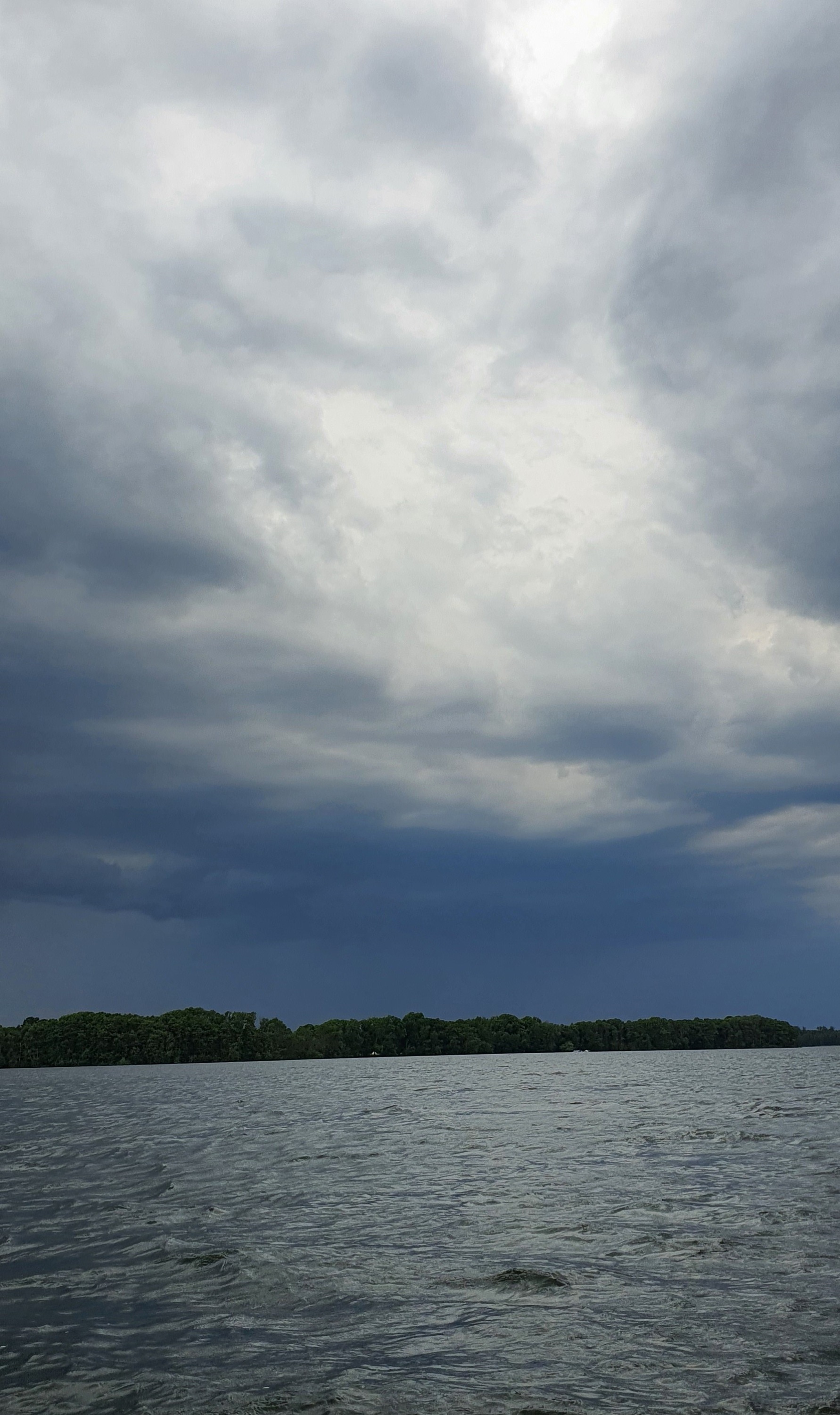 Über der Insel braut sich was zusammen, jetzt aber schnell!